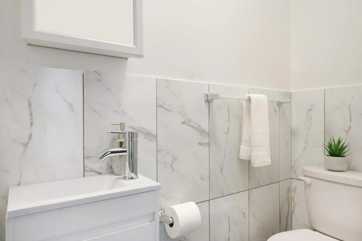 153-5A Charming 2Br Les W D Apartment New York